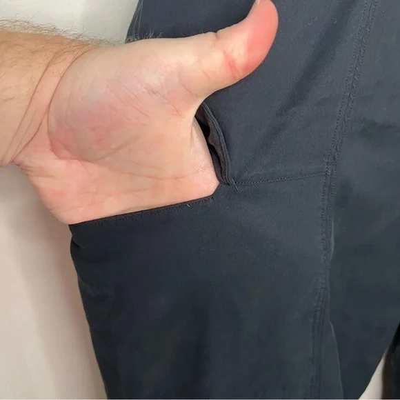 Lululemon Metropolis Maven High Rise Crop Size 4 Black Cargo Pant - Picture 7 of 12